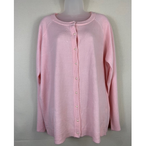Carolyn Taylor Sweaters - 💫 Carolyn Taylor | Pearl Button Basic Cardigan.